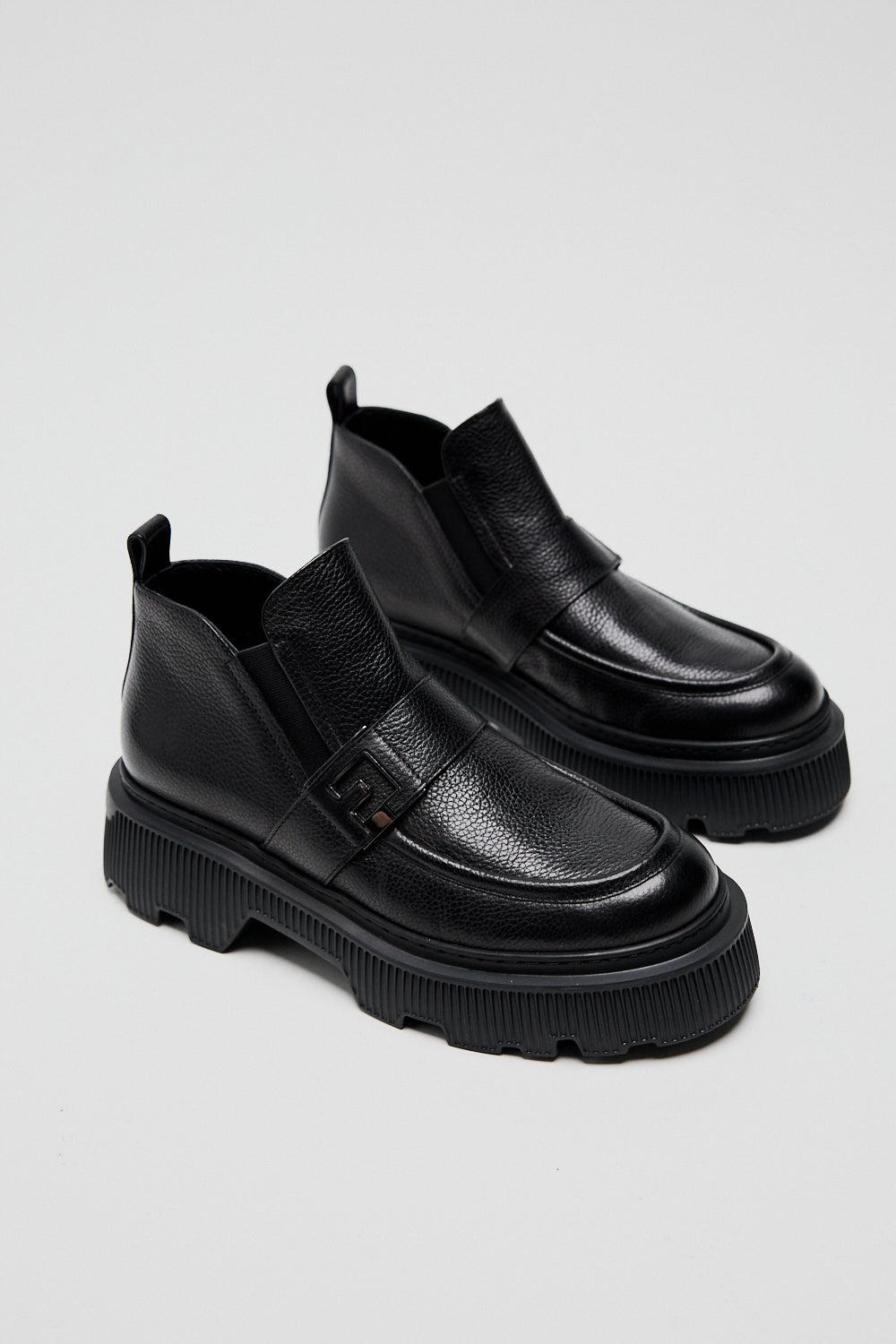 Напівчеревики з пряжкою